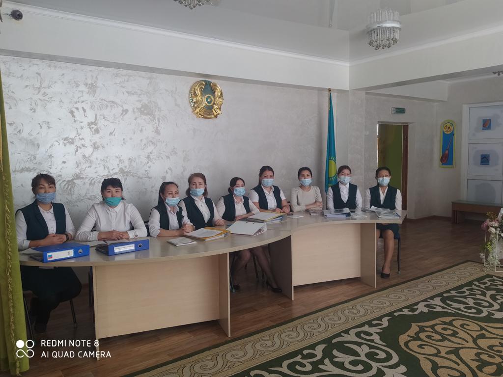 "Үздік педагог-2021" байқауының  жеңімпазын балабақша меңгерушісі мен үздік педагог жеңімпаздары анықтау үстінде